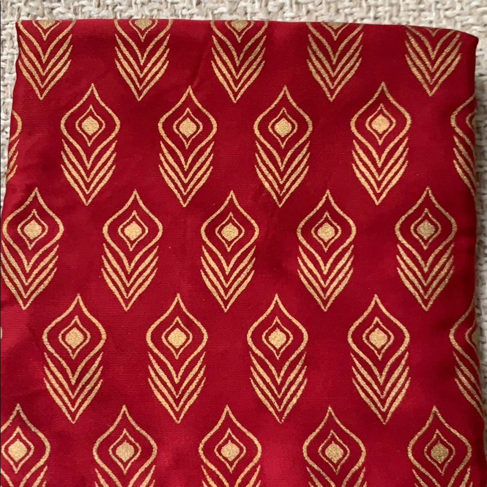 Symbology NWOT pretty peacock feather scarf❣️